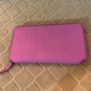 Kate Spade Vintage Travel Wallet ♠️
